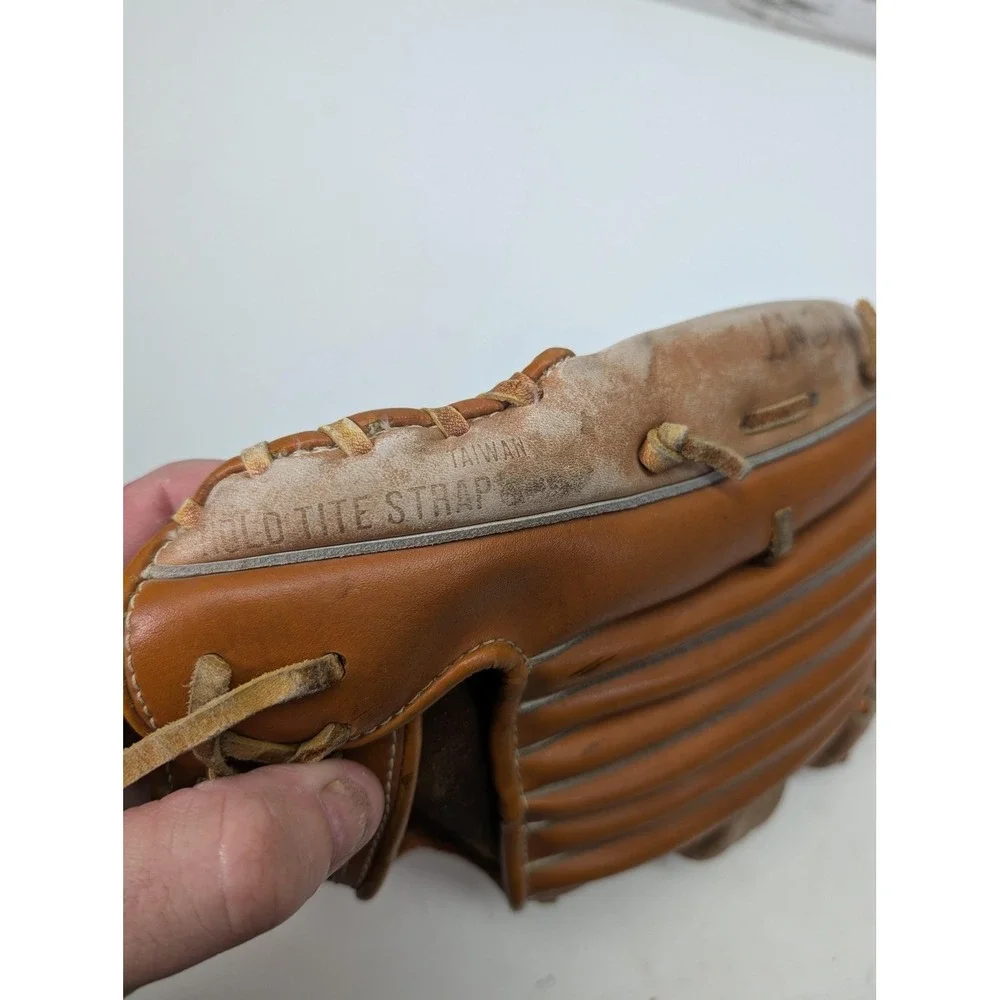 Vintage Wilson A2604 Fieldmaster Baseball‎ Glove Grip-Tite Youth Mitt Nylon